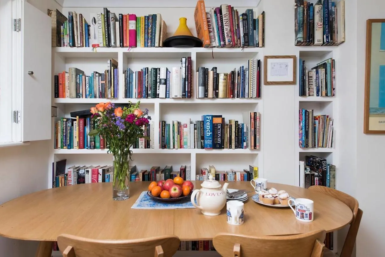 Lovely 2 Bedroom Family Home Near Tower Bridge London Holiday home