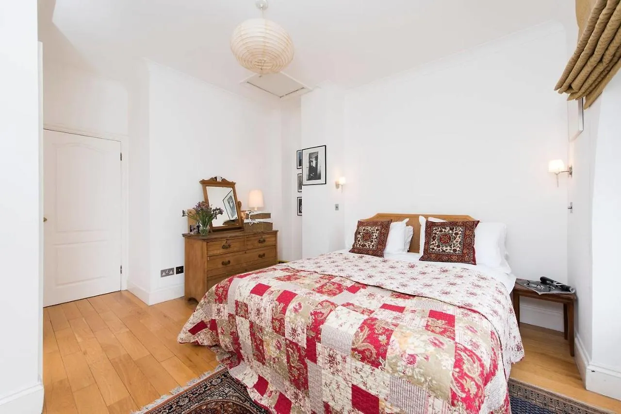 Lovely 2 Bedroom Family Home Near Tower Bridge London Holiday home